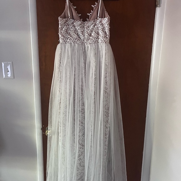 NEVER WORN NEW WITH TAGS WEDDING DRESS - Picture 4 of 5